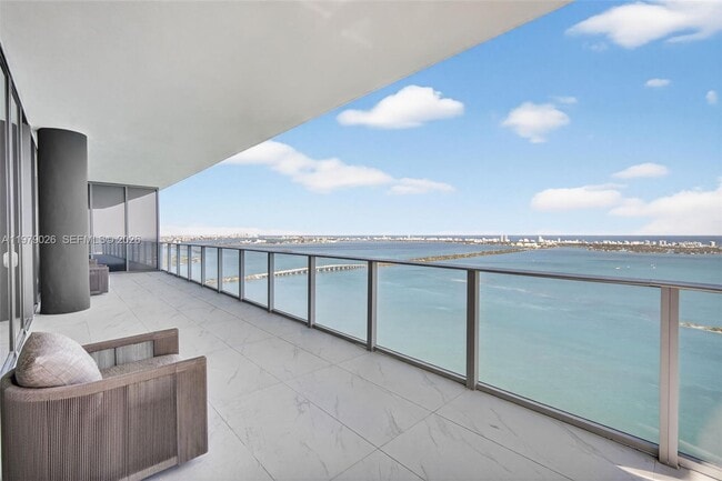 Building Photo - 700 NE 24th St