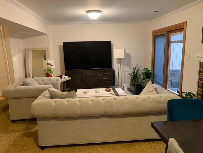 Building Photo - 5800 Edson Ln