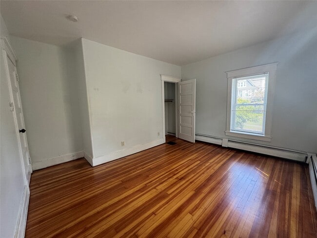 Building Photo - 325 Riverside Dr