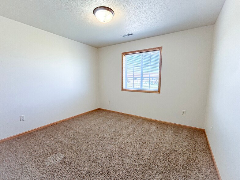 Building Photo - 5564 165th St E