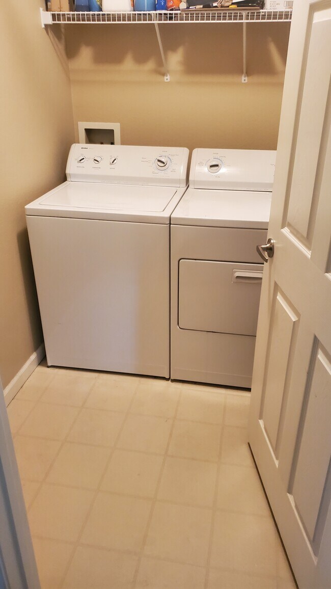 Building Photo - 6984 Ash Creek Hts