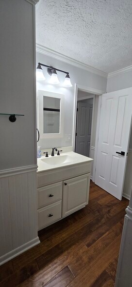 Building Photo - 757 Island Ct