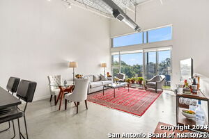 Building Photo - 1115 S Alamo St