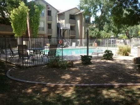 Building Photo - Great 1 bedroom 1 bath 2nd floor unit