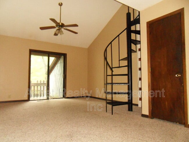Building Photo - 102 Walnut Ln