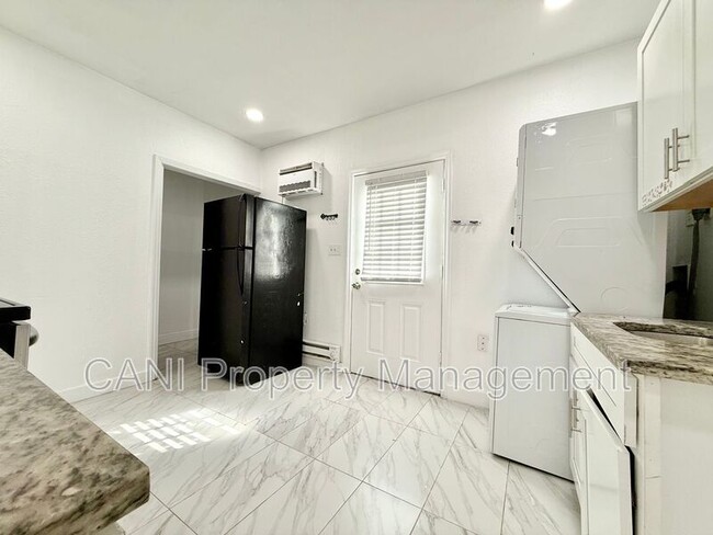 Building Photo - 507 N Ridgewood Ave