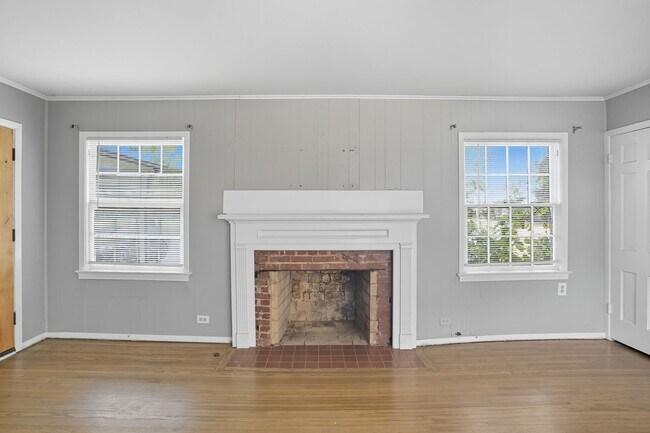 Building Photo - Charming 3-Bedroom Near Brookside & The Ga...