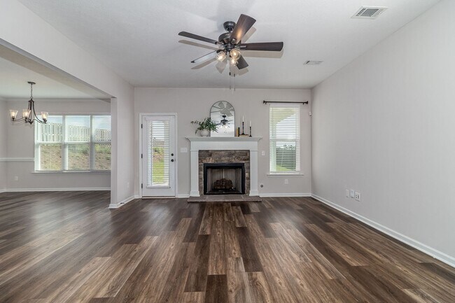 Building Photo - ? Welcome to Your Dream Home! ?
