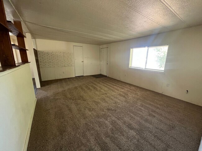 Building Photo - Low Traffic Street-Small Pet Family Member...