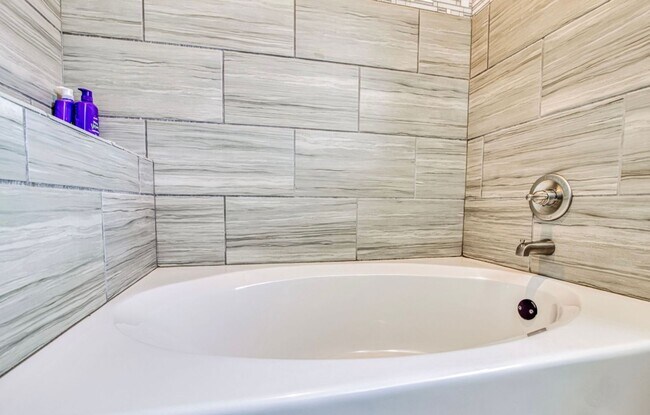 Building Photo - Furnished Eastside Beautiful 3 bed/2 baths...