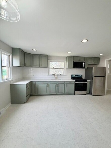 Building Photo - 21 N Locust St