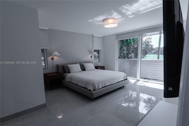 Building Photo - 4017 N Cypress Dr