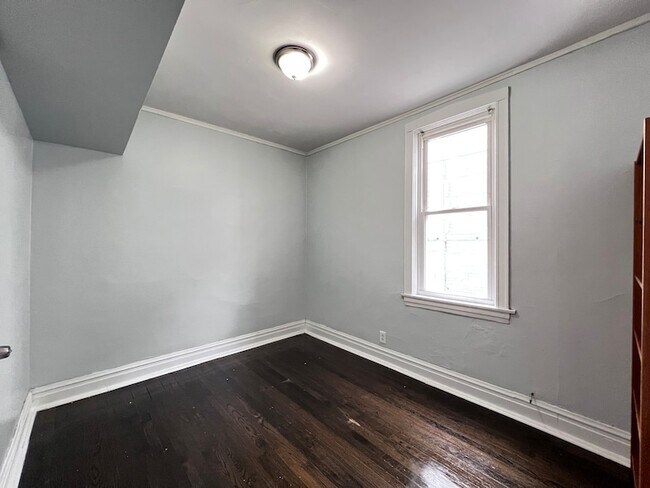 Building Photo - 8856 S Lowe Ave