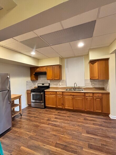 Kitchen - 4430 S Homan Ave