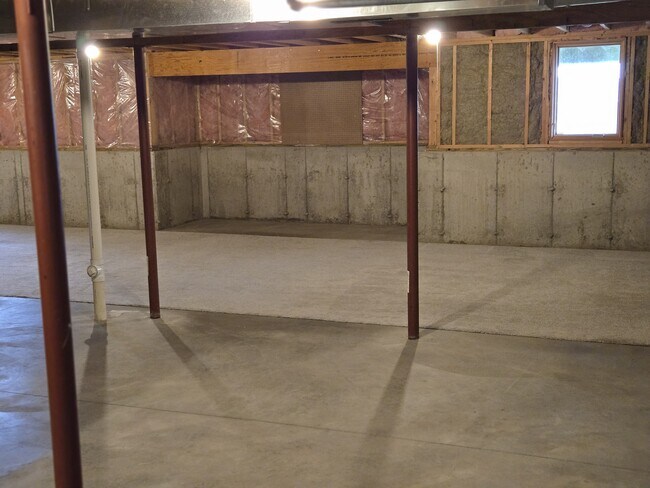 Building Photo - 535 Westfield Dr