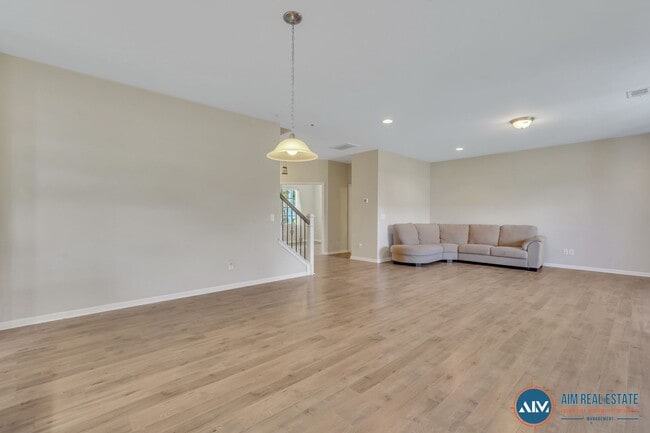 Building Photo - 4-Bedroom Home in Seagrass Station, Bluffton