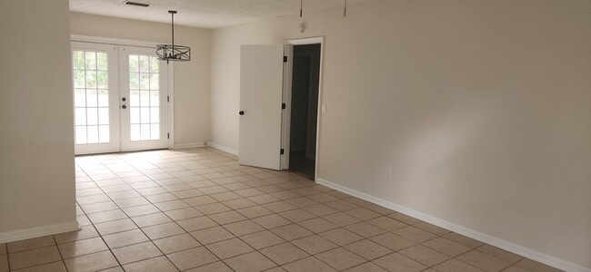 Building Photo - 205 Harbor Dr