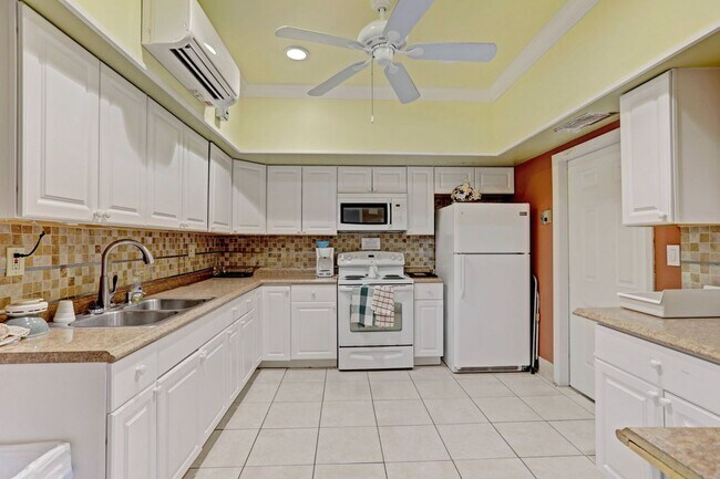 Building Photo - 2680 Barkley Dr E