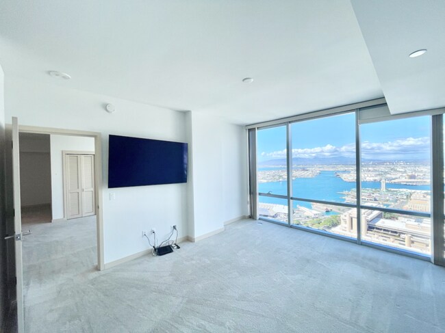 Building Photo - 555 South St