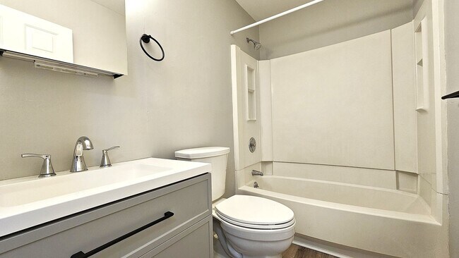 Building Photo - 158 Main St