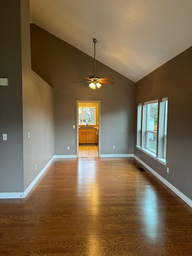 Building Photo - 4Bd/2.5Ba Maple Valley House