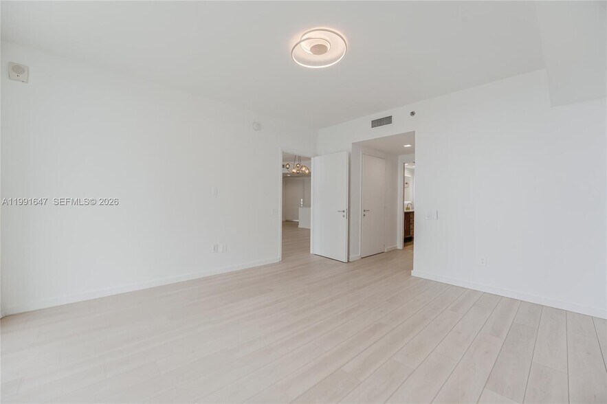 Building Photo - 450 Alton Rd