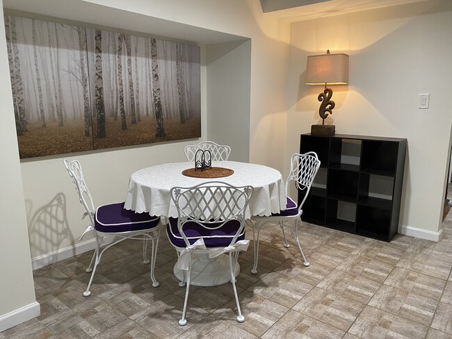 Cute dining area - 1267 Wynford Colony SW