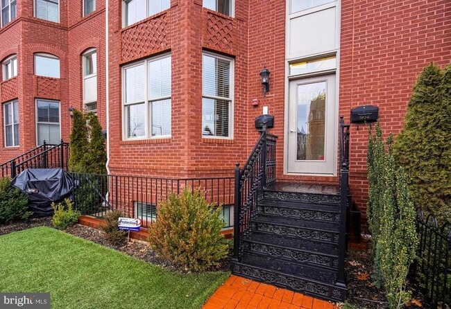 Primary Photo - 1904 Vermont Ave NW