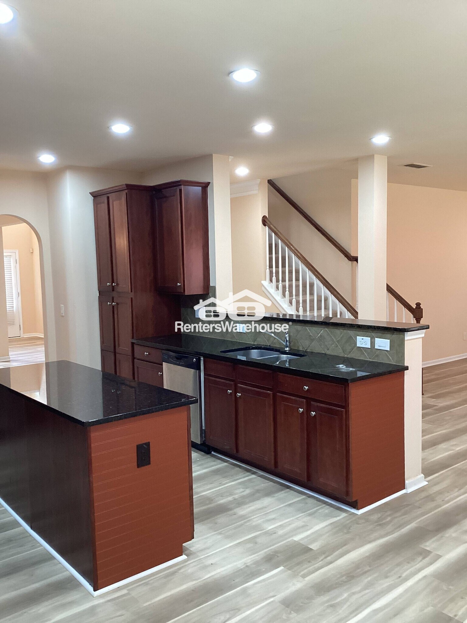 Building Photo - 4470 Hedgewood Dr