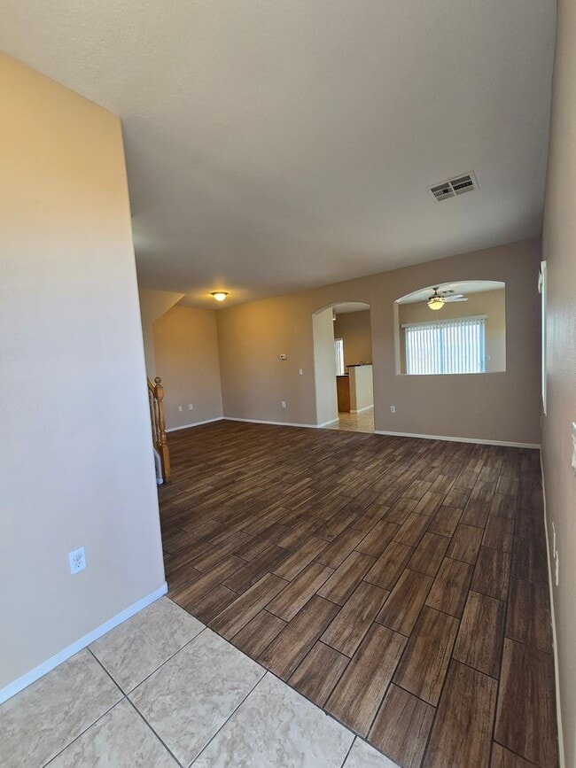 Building Photo - A Fabulous 3 Bedroom Townhouse close to NA...
