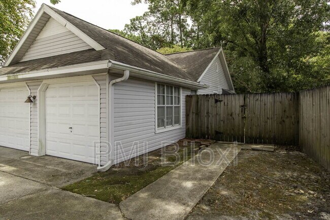 Building Photo - 776 Whitney Dr