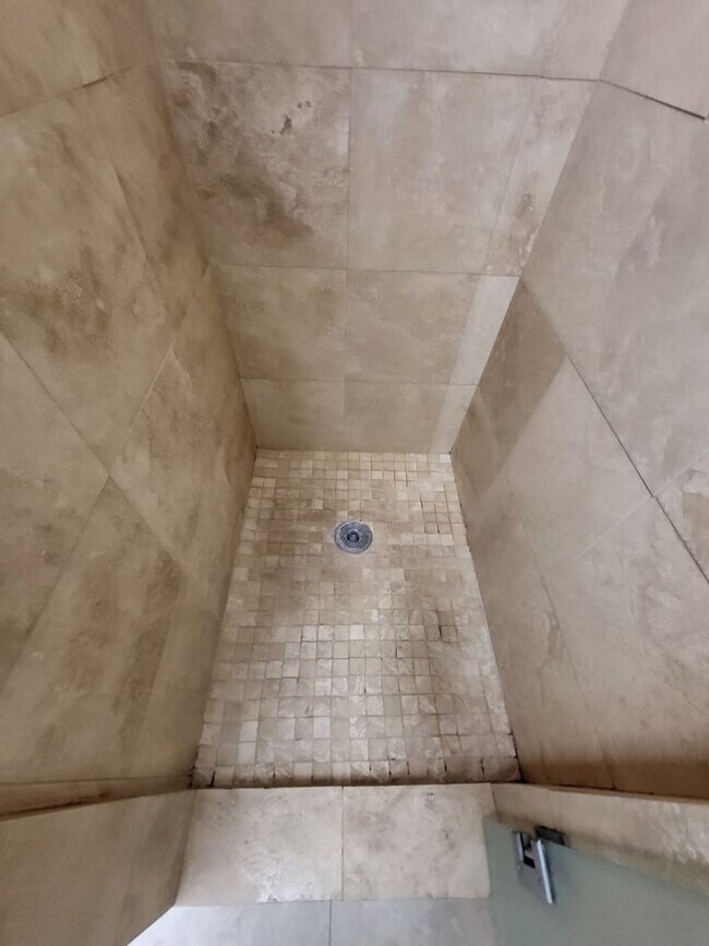 Building Photo - 1998 NE 135th St