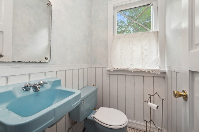 Building Photo - 2023-2027 W 108th Pl