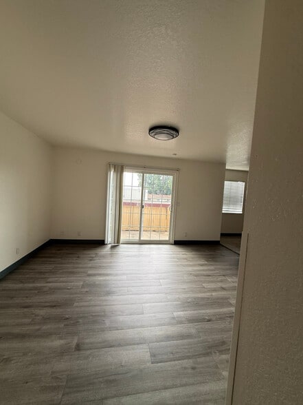 Building Photo - 103 E Lewelling Blvd