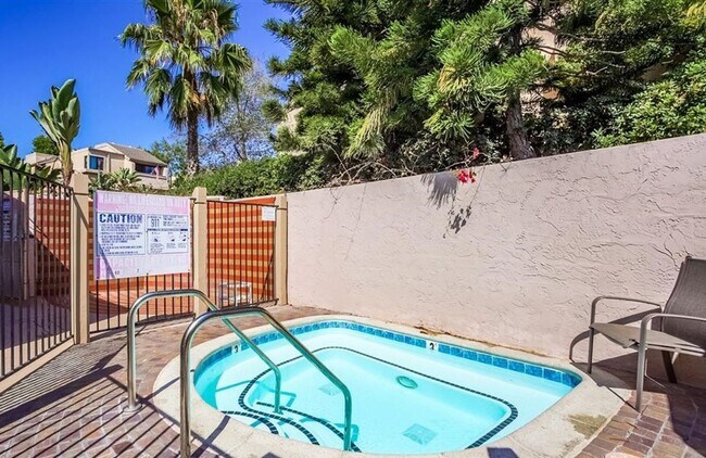 Building Photo - Woodlands South - La Jolla Townhome