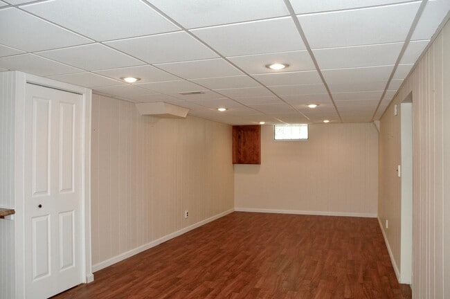Building Photo - 1317 Herrick Ave NE
