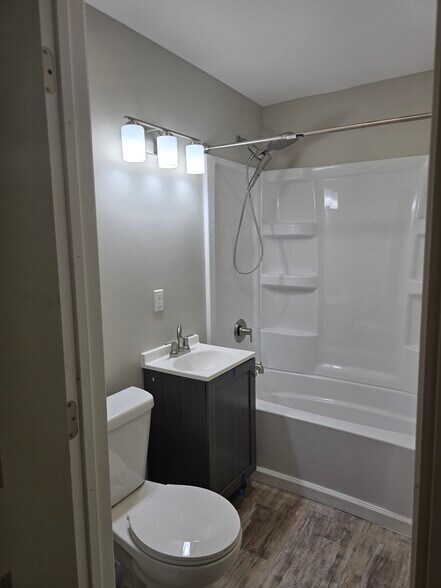 Building Photo - 32 E 36th Pl