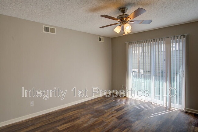 Building Photo - 2114 Swift St