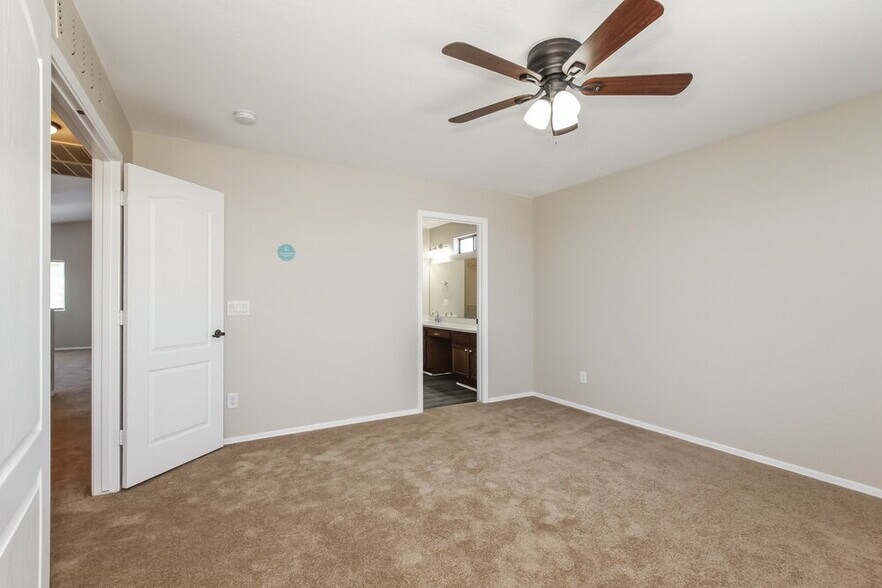 Building Photo - 11963 W Dos Rios Dr