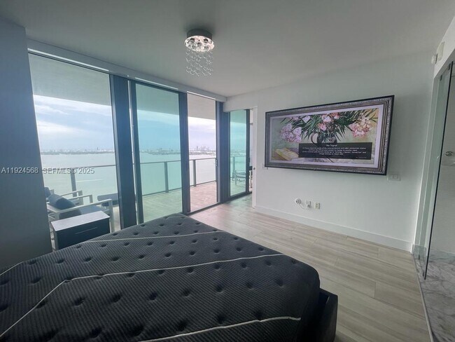 Building Photo - 3131 NE 7th Ave