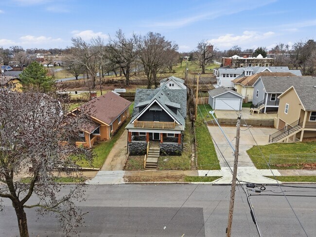 Building Photo - 1311 E 29th St