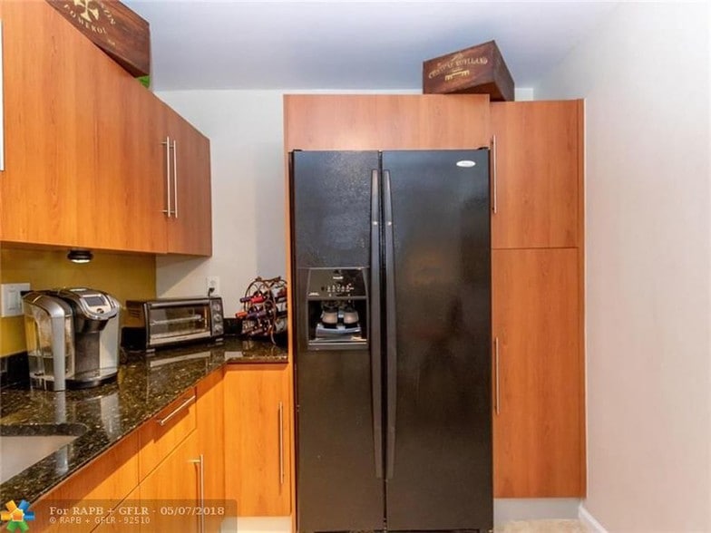 Building Photo - 3000 S Ocean Dr