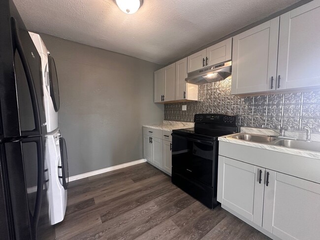 Building Photo - Fully Remodeled 2/1 in Bangs ISD