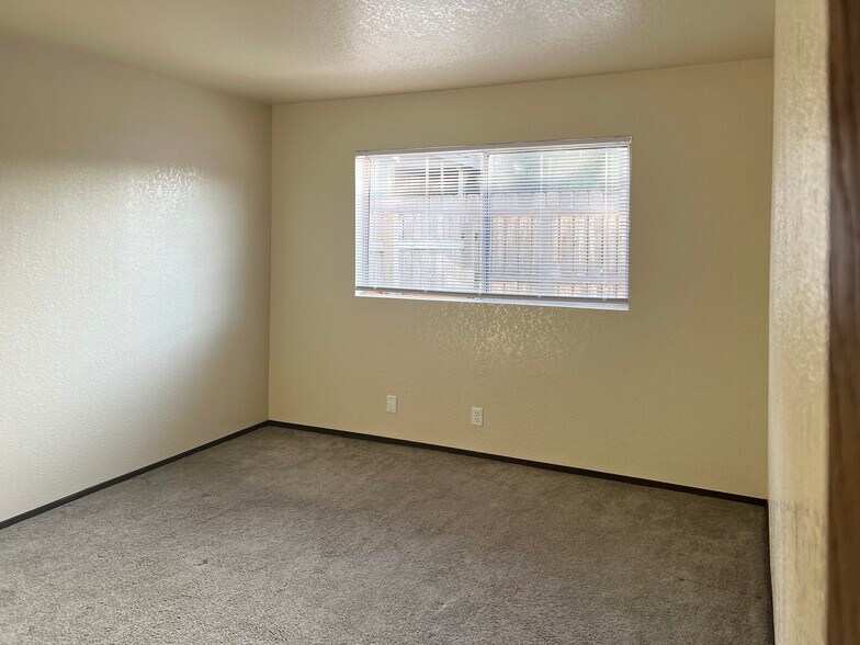 Building Photo - 2368 Blue Jay Ct