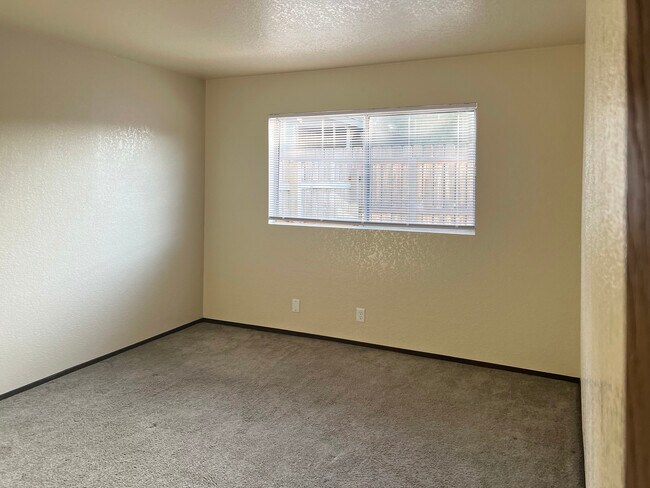 Building Photo - 2368 Blue Jay Ct