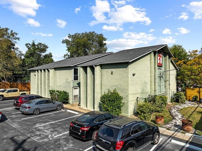 Primary Photo - 2708 S 1st St