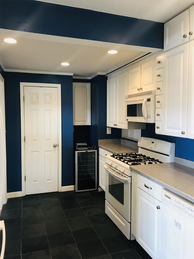 Building Photo - 2604 N Winchester St