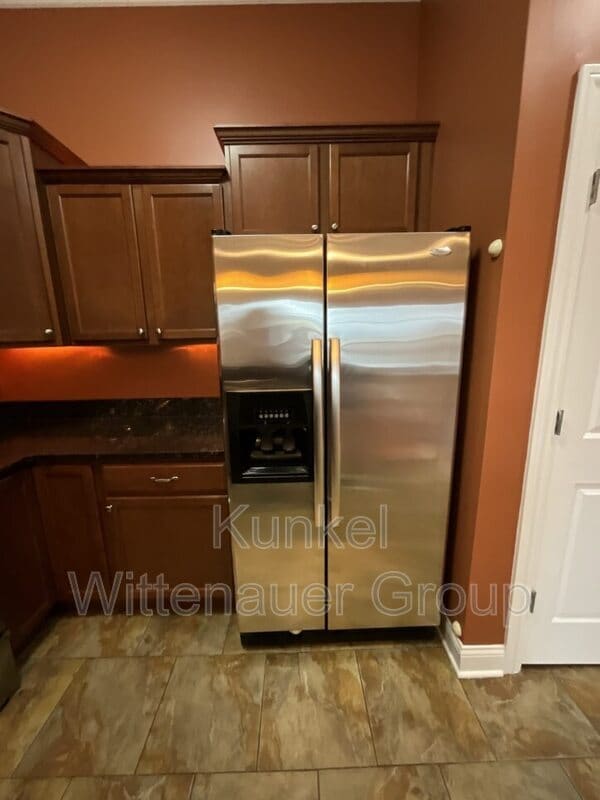 Building Photo - 409 W Washington St