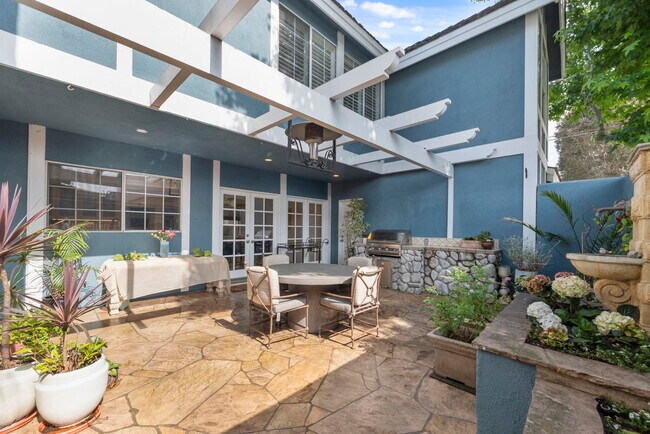 Building Photo - 669 35th St