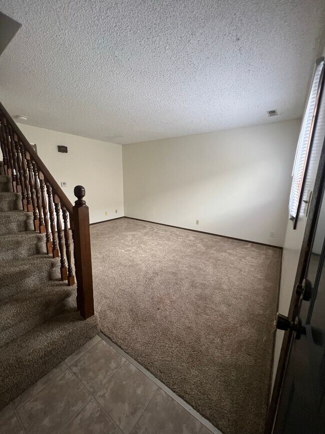 Building Photo - 509 Elm Ave